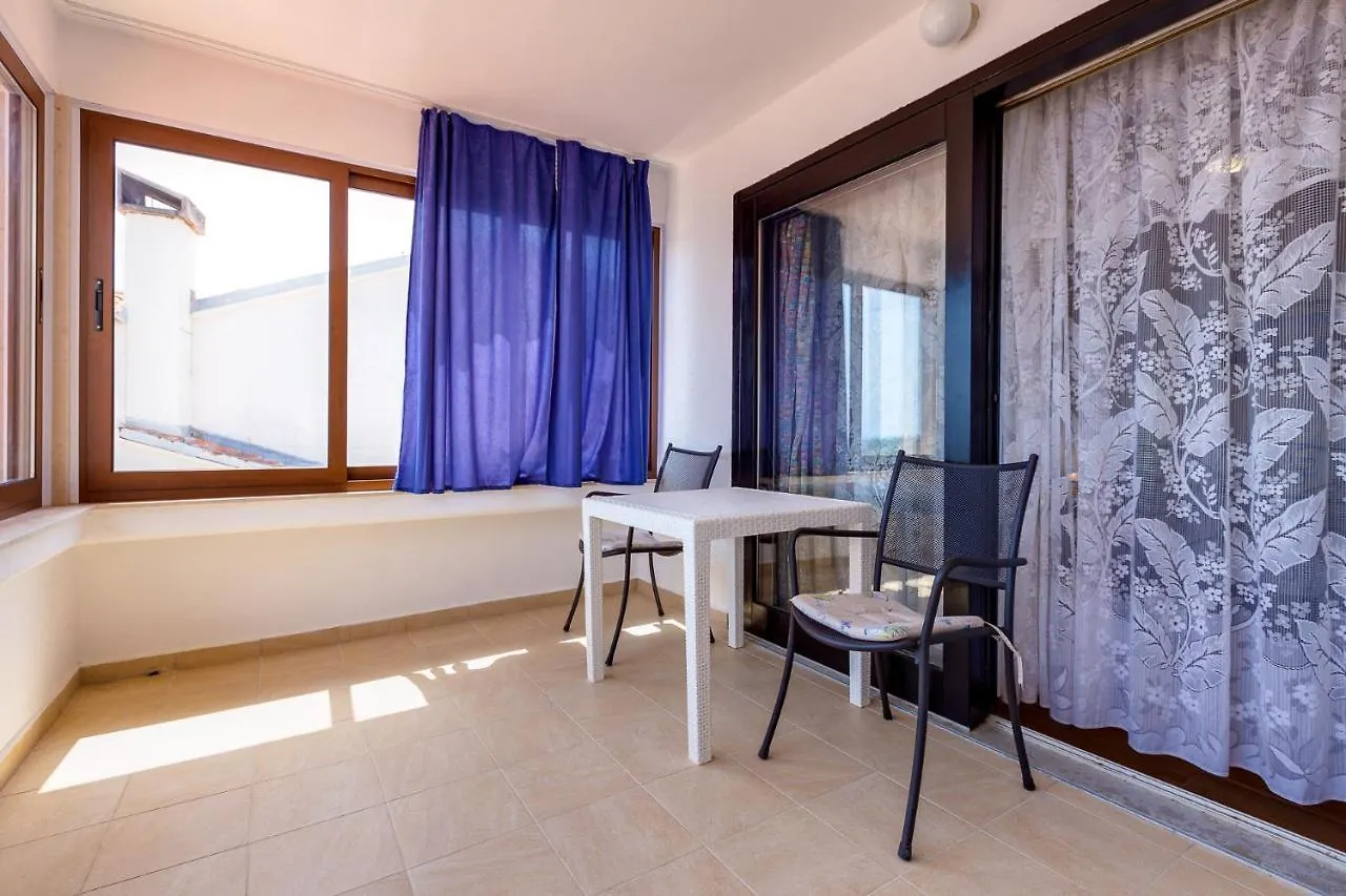 Apartments Sabina, 말리로시니 0*,